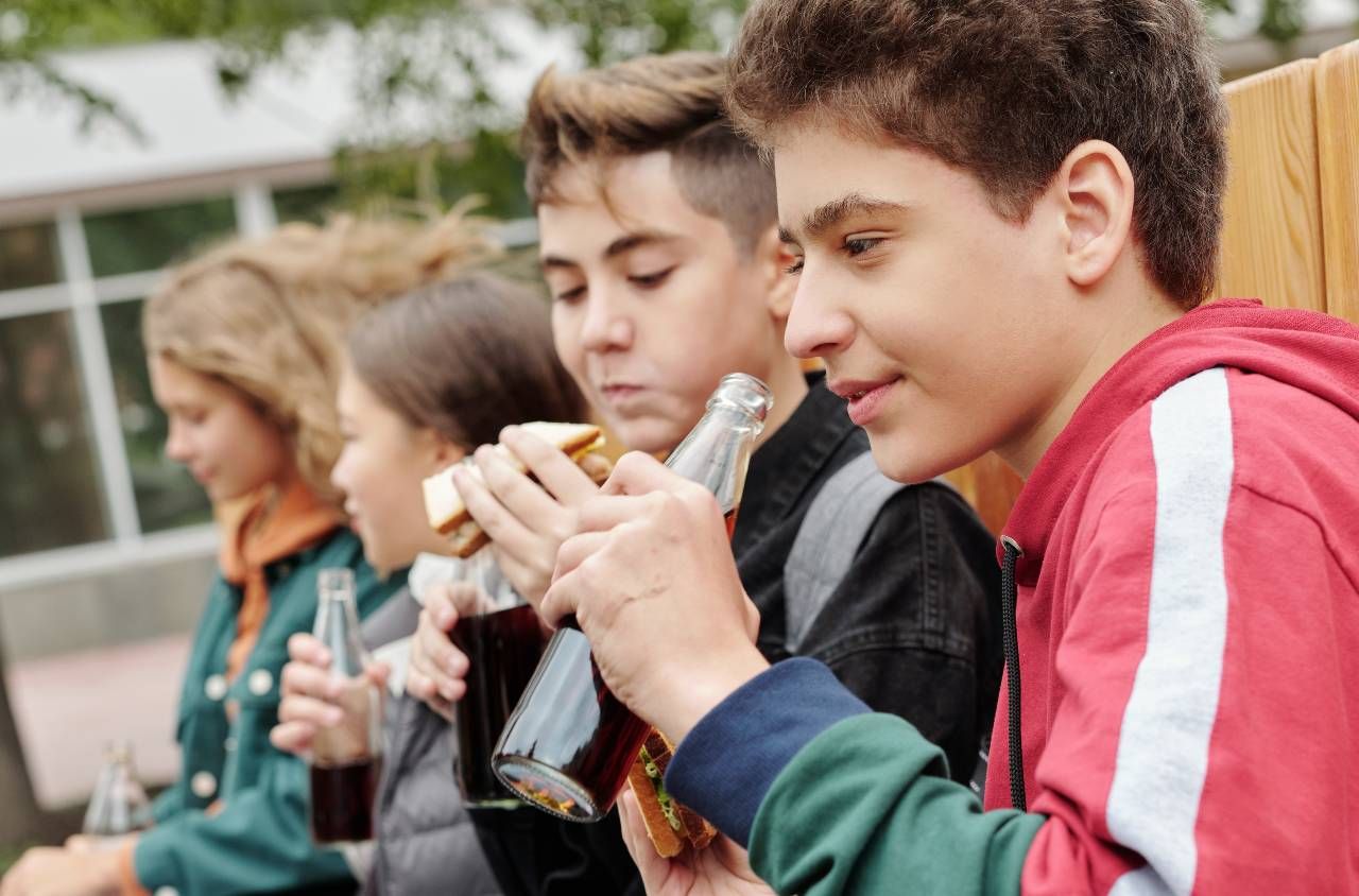 kinderen lunchen
