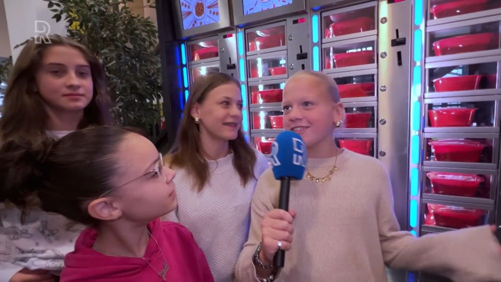 leerling vertelt over gezonde snackmuur